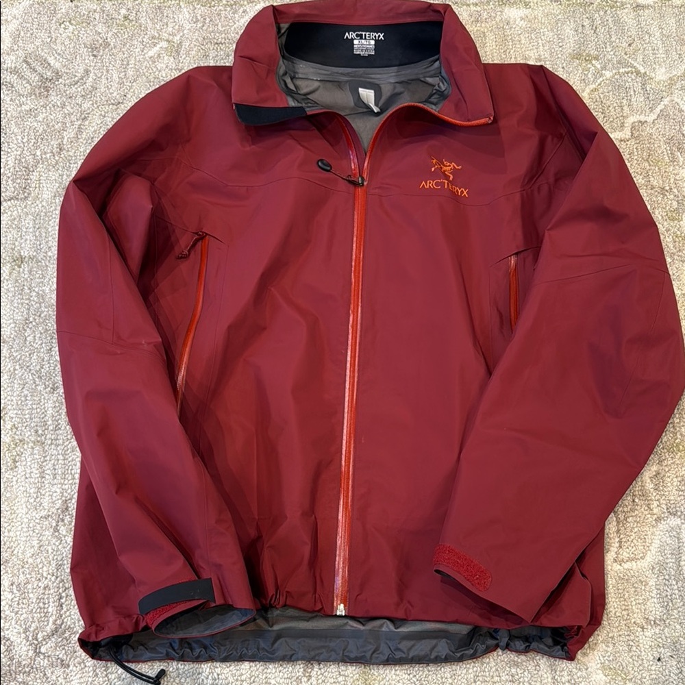 Arc'teryx Gortex Men's Burgundy Raincoat